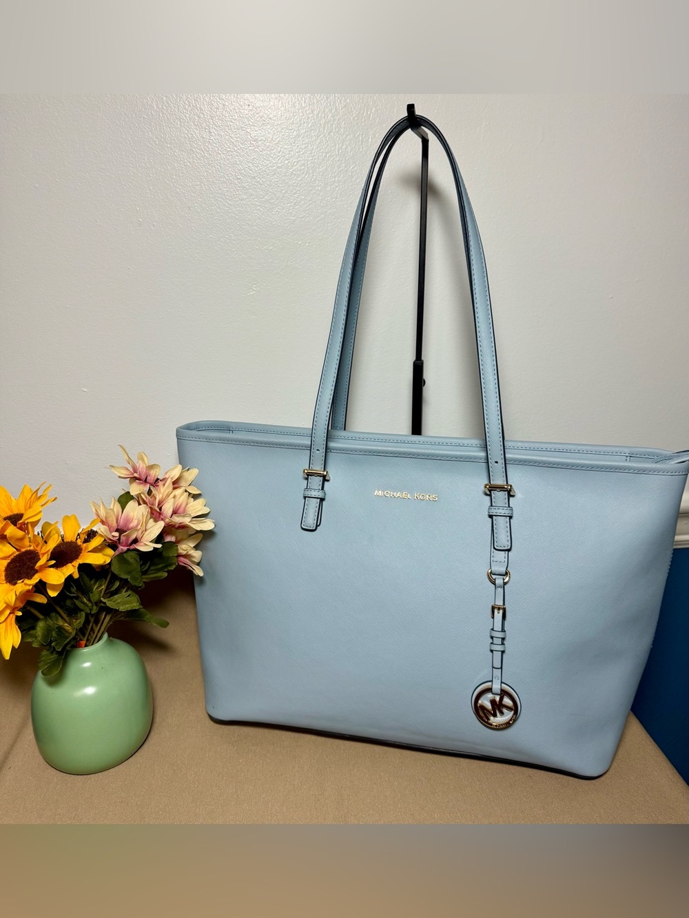 Michael Kors Jet Set Travel Large Saffiano Leather Tote Bag EUC Laptop Section - Picture 1 of 14